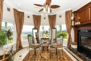 Grand, Privat, Hilltop Chateau i Temecula Wine Country - Villa de la Vine - Image 2