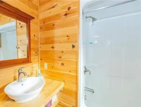 * 5 bedroom * All season Waterfront Minden Cottage Sleeps 10 Rental property  - Image 3
