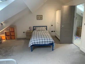 Spacious and bright modern styling 3 bed flat - Image 5