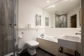 The Wren Beautiful Apartment inc parking - Image 2