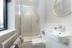Elliot Oliver - Stylish Loft Style Two Bedroom Apartment With Parking - Image 4