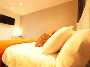 Fantastic 2-Bed House in Hull. Garden, Sky tv. - Image 3