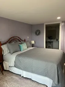 Lakeside Tranquility/Private Suite with free parking on Lake Murray - Image 5