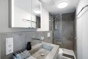 Holiday Apartment 'Newly Renovated Attic Apartment' with Wi-Fi - Image 2