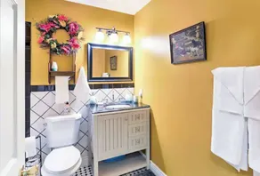 Hidden Charm- 3 bed-2 Bath, Pool & Game room - Image 5