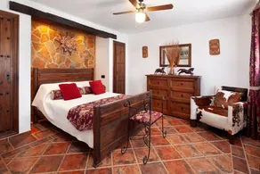 Luxury holiday retreat, 2 pools, heated jacuzzi and free fibre optic WiFi and equestrian facilities - Image 4