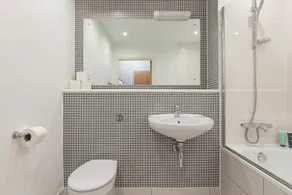 Beautiful 1-Bedroom Apt with Balcony nr Shepherd's Bush - Image 2