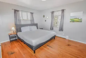 Family Home with Large Yard & Golf Theme Near Rail - Image 3