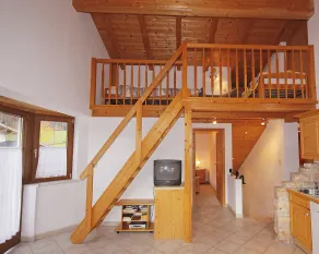 3-room apartment - 82 sqm upstairs - for 6 pers. (max. 4 adults and 2 children), sep. Entrance, parking lot - Image 2