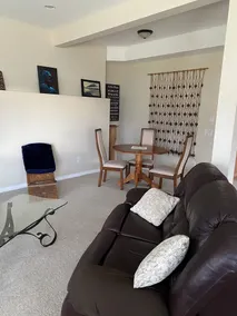 Knox Mountain Hillside suite nestled between mountains, 5 min from Okanagan Lake - Image 4