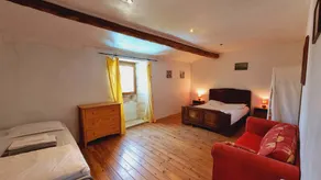4 bedroom holiday home with private pool and garden - Image 4