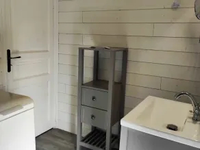 Charmant gîte historique au bord de l'Arnon avec accès rivière, pêche, parking et acceptant animaux - Image 2