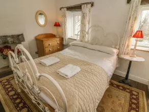 Beckside Cottage, KIRKBY LONSDALE - Image 3
