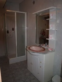 HOUSE 2 to 6 PEOPLE ' - Image 3