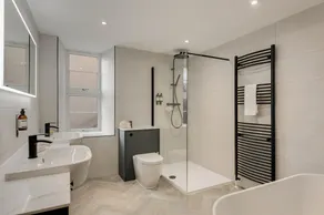 Newly Refurbished - Meridian Place - Sleeps 7 - Image 4