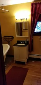 Historic Victorian Inn Gold Suite - Image 2