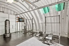 Stylish themed cabin w/hot tub, gym, sauna, and cold plunge - Image 3