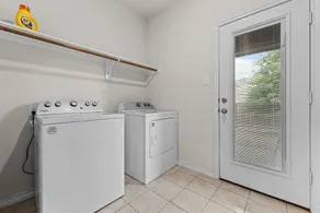 Single-Level Crew Stay | 3BR Near Aubrey Projects - Image 2