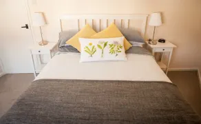 Contemporary cottage in lovely Devon village. - Image 3