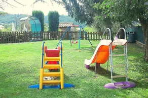 Casa delle Mammole C: Eine charakteristische und einladende Wohnung, die Teil eines alten Landhauses ist, umgeben von Grün, mit kostenlosem WLAN. - Image 2