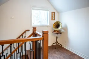 Lakeview 3-Story Family Cottage | 4BR Retreat in Georgina - Image 3