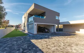 Luxurious Home In Pula - Image 5