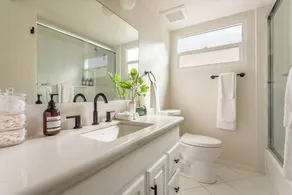 Steps to Beach Manhattan Beach 2 Bedroom Parking - Image 2