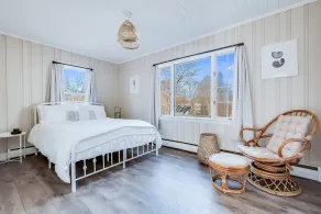 Beautiful 2 Bedroom Boho Retreat in Downtown Mystic - Image 4