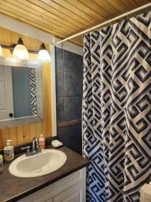 Angela’s Cottage by the sea- steps away from private beach! - Image 3