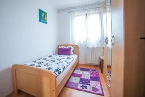 Air-conditioned flat with jacuzzi, sun loungers, Wi-Fi - Image 4