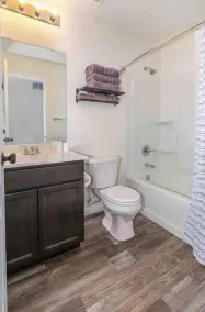 Cozy Home away From Home 4bd,2 1/2 bath - Image 4