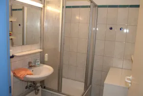 This 30 m&sup2; vacation apartment (west-facing) is located on the 6th floor of the Kiel building. A double bed and two sleeper chairs can accommodate up to 4 people. . <br><br>The built-in kitchen is fully equipped for self-catering. The cozy one. - Image 2