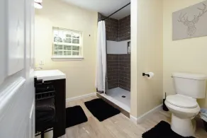Family-sized 3-BR Home by Downtown Dallas & Art District - Image 4