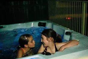 Spa extérieur, four à pizza au feu de bois, famille et animaux de compagnie sur 50 hectares - Image 4