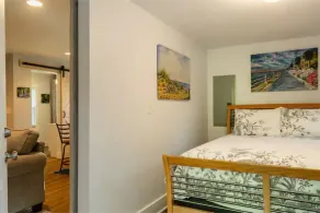 Grand Oaks Cottage: Ideal Location! - Image 4