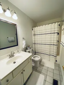 Walking distance to downtown/beautiful mountain views. - Image 3