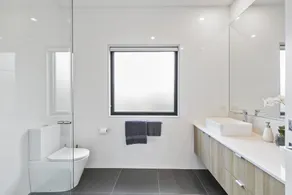 Across the road from Main Beach Anglesea- luxury new townhouse, steps to cafes - Image 2