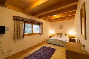 Luxury Ski Chalet 0.5 KM from Ski Lift-With Log Fire And Sauna - Image 5