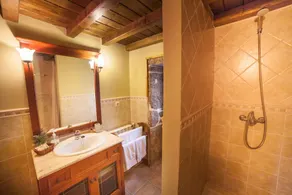 Charming home in the mountains - Image 3