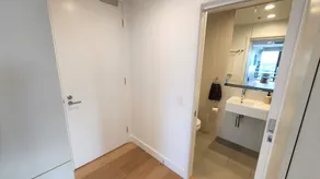Sky-High South Yarra 1BR Apt with Pool, Gym and Views - Image 5