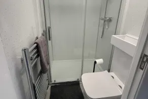 1 Bedroom Annex - 2 Mins From Train Station - Image 3
