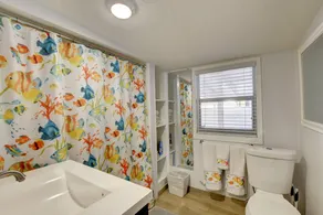 Bob’s Beach House cottage bungalow, Just walk Steps To The Beach! - Image 3