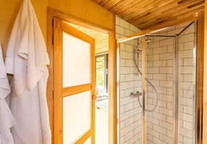 Light-Filled Shepherd’s Hut and Hidden Garden - Image 3