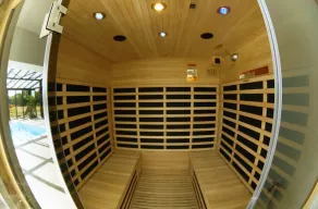 Independent cottage: spa, indoor pool, sauna, steam room - Image 2