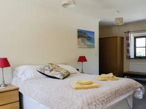 1 bedroom accommodation in New Quay - Image 3