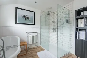 Little Beach House by Bloom Stays -  a holiday let that sleeps 8 guests  in 3 bedrooms - Image 3