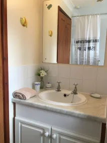 Peaceful lakeside cottage close to the Broads and beaches - Image 2