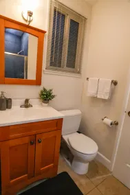 Wonderful 1BD Guest House with Outdoor Experience - Image 3