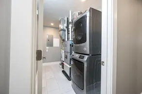 Luxury 2BR 2 BA Condo -w Free Parking & WiFi - Downtown Fort Wayne - Image 5