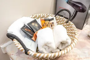 Nurse Ready• Wifi • Smart TV • Kitchen • Pets •W/D - Image 3